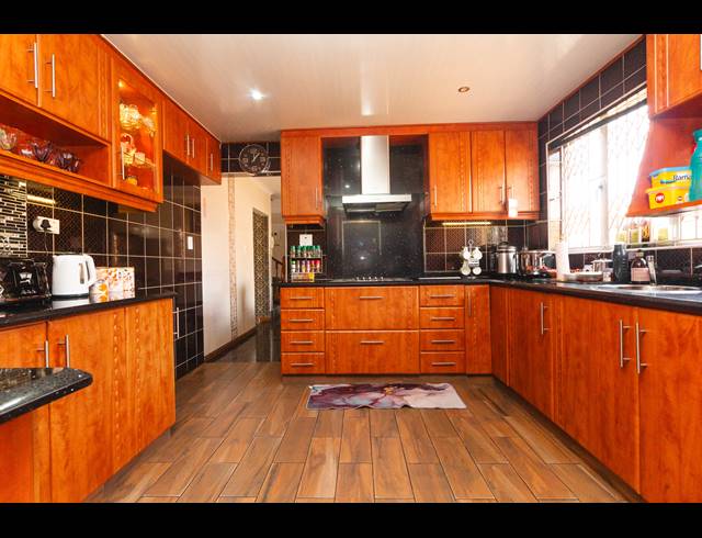 4 BEDROOM HOUSE FOR SALE IN ARENA PARK
